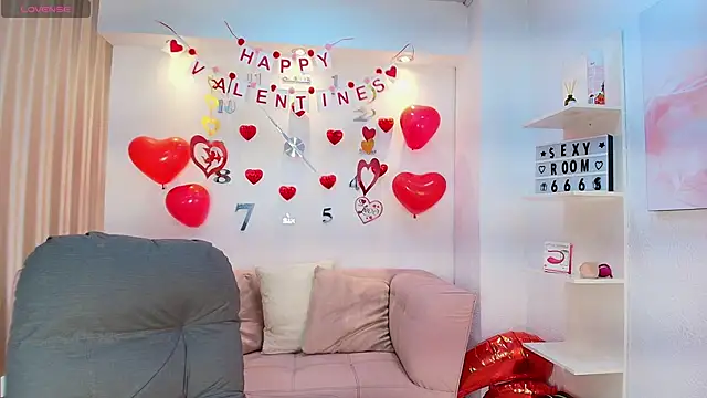 Snapshot of Luna_Millers chatting on February 19, 2026, 4:08 am Luna Millers online show from February 19, 2026, 4:08 am