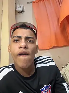 Snapshot of dominick_fran chatting on February 24, 2026, 4:32 am dominick fran online show from February 24, 2026, 4:32 am