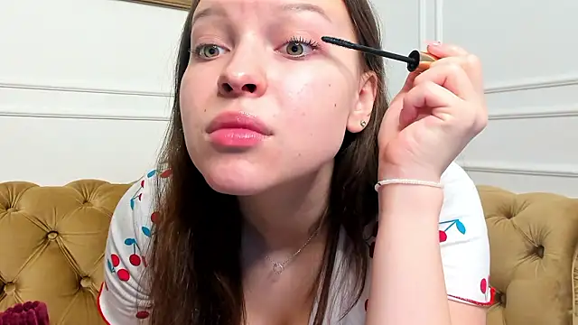 Snapshot of lunahush chatting on February 15, 2026, 10:28 pm lunahush online show from February 15, 2026, 10:28 pm