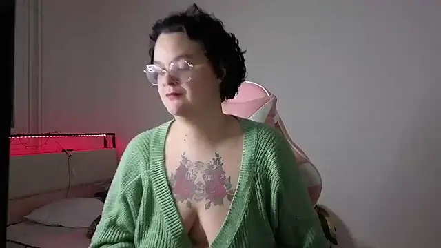 Snapshot of lunatigre4 chatting on February 5, 2026, 9:41 pm lunatigre4 online show from February 5, 2026, 9:41 pm