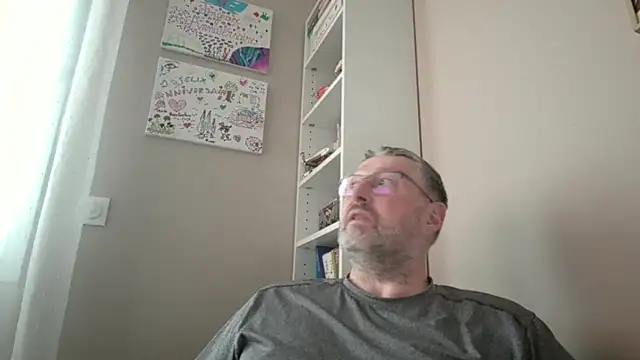 Snapshot of doudou310 chatting on February 3, 2026, 8:19 am doudou310 online show from February 3, 2026, 8:19 am