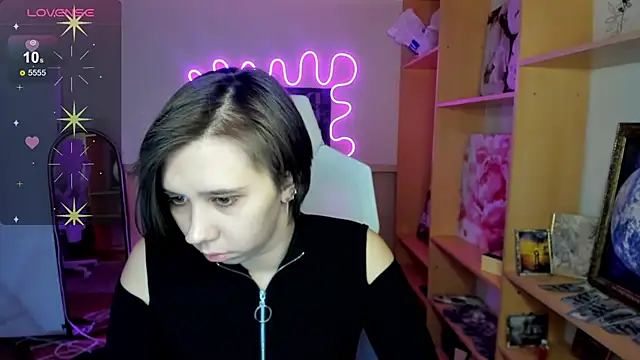 Snapshot of Scarlet_Sirenn chatting on February 7, 2026, 8:18 am Scarlet Sirenn online show from February 7, 2026, 8:18 am