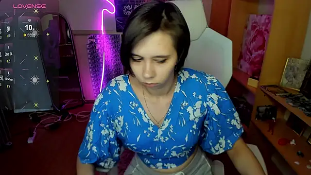 Snapshot of Scarlet_Sirenn chatting on February 15, 2026, 8:13 am Scarlet Sirenn online show from February 15, 2026, 8:13 am