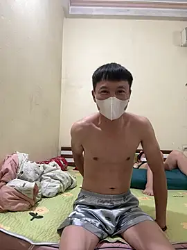 Snapshot of holl110 chatting on February 28, 2026, 12:39 pm holl110 online show from February 28, 2026, 12:39 pm