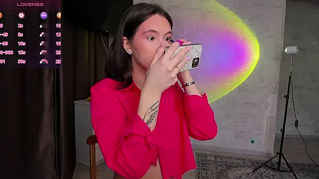 Snapshot of Hey_Mia chatting on February 24, 2026, 4:21 am Hey Mia online show from February 24, 2026, 4:21 am