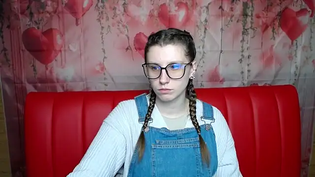 Snapshot of LilianaShine chatting on February 18, 2026, 6:09 am LilianaShine online show from February 18, 2026, 6:09 am