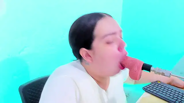 Snapshot of Emely_pregnantt chatting on February 3, 2026, 10:37 pm Emely pregnantt online show from February 3, 2026, 10:37 pm