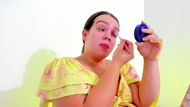 Snapshot of Emely_pregnantt chatting on February 12, 2026, 12:22 pm Emely pregnantt online show from February 12, 2026, 12:22 pm