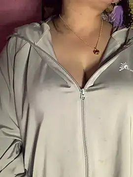 Snapshot of Star-sweet01 chatting on February 2, 2026, 4:11 am Star-sweet01 online show from February 2, 2026, 4:11 am