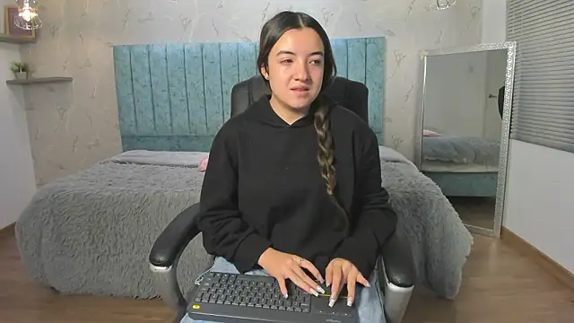 Snapshot of Tara_Parker chatting on February 24, 2026, 12:25 pm Tara Parker online show from February 24, 2026, 12:25 pm