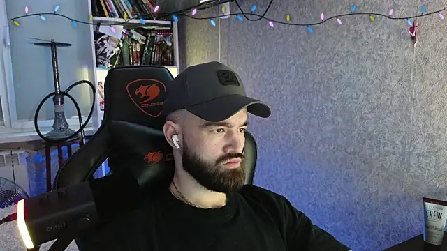 Snapshot of _Mostly_ chatting on February 5, 2026, 2:43 pm Mostly online show from February 5, 2026, 2:43 pm