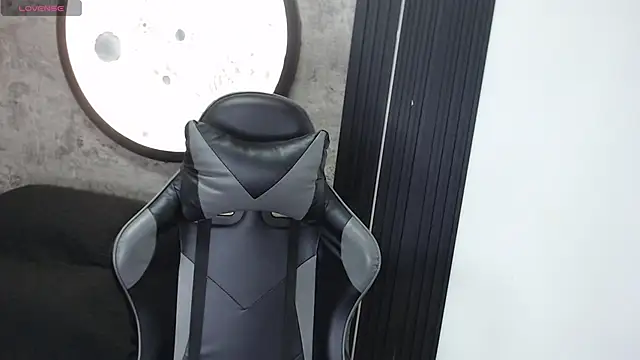 Snapshot of Noha-Smith chatting on February 8, 2026, 3:43 am Noha-Smith online show from February 8, 2026, 3:43 am