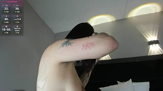 Snapshot of Ravenn21x chatting on February 18, 2026, 11:50 am Ravenn21x online show from February 18, 2026, 11:50 am