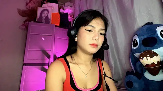 Snapshot of ConstancePorrini chatting on February 16, 2026, 10:33 am ConstancePorrini online show from February 16, 2026, 10:33 am