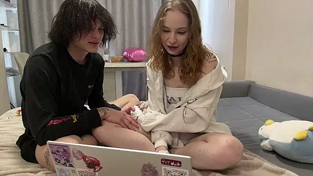 Snapshot of ZettaSewester chatting on February 5, 2026, 12:21 pm ZettaSewester online show from February 5, 2026, 12:21 pm