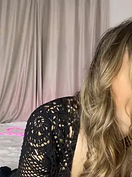 Snapshot of Alyxra chatting on February 9, 2026, 8:18 am Alyxra online show from February 9, 2026, 8:18 am