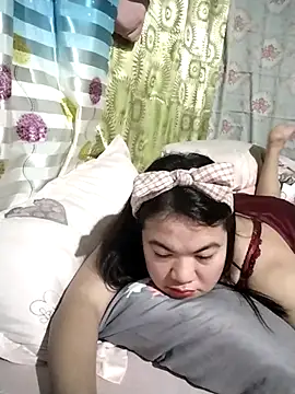 Zyramae 25 online show from February 13, 2026, 7:32 pm