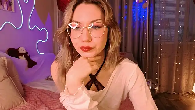 Snapshot of lusciousslily chatting on February 25, 2026, 1:37 am lusciousslily online show from February 25, 2026, 1:37 am