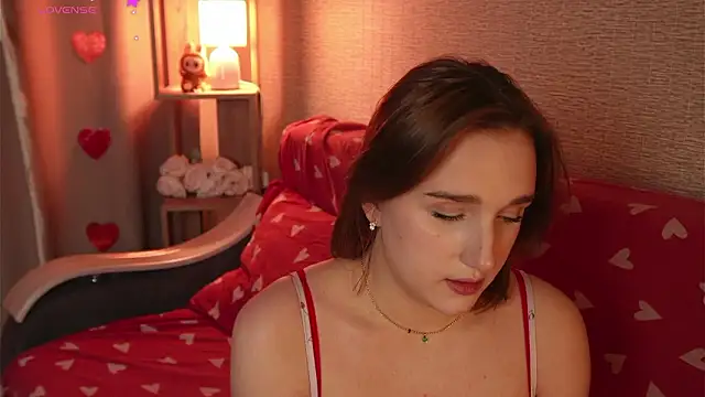 jenniferonlyforu online show from February 9, 2026, 5:50 pm