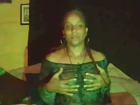 Snapshot of BadGyalGem chatting on February 5, 2026, 5:12 am BadGyalGem online show from February 5, 2026, 5:12 am