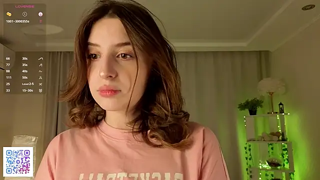 Snapshot of LeanneDinkle chatting on February 14, 2026, 4:53 am LeanneDinkle online show from February 14, 2026, 4:53 am