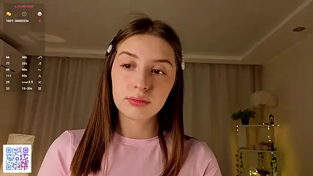 Snapshot of LeanneDinkle chatting on February 24, 2026, 4:43 am LeanneDinkle online show from February 24, 2026, 4:43 am