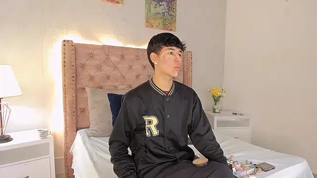 noah lewiss online show from February 13, 2026, 10:33 am