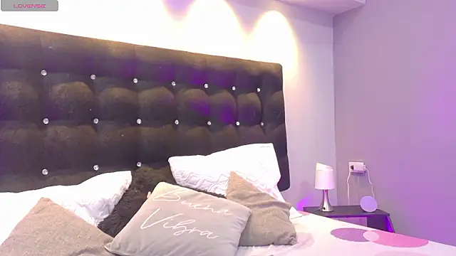 Snapshot of Aitana_Oliveira chatting on February 7, 2026, 8:12 pm Aitana Oliveira online show from February 7, 2026, 8:12 pm