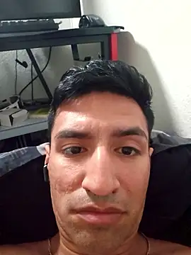 Snapshot of Yoloso33 chatting on February 22, 2026, 10:03 am Yoloso33 online show from February 22, 2026, 10:03 am