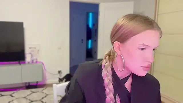 Snapshot of DannSago chatting on February 27, 2026, 5:13 pm DannSago online show from February 27, 2026, 5:13 pm