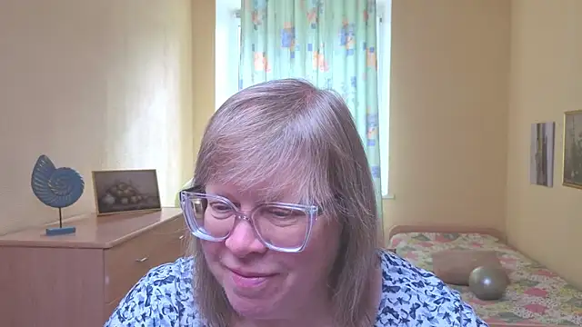 Snapshot of Emma_Eclipsee chatting on March 3, 2026, 10:32 am Emma Eclipsee online show from March 3, 2026, 10:32 am