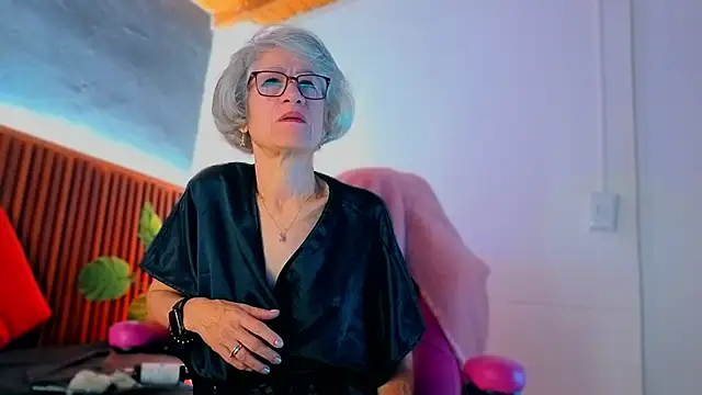 miss monserrate01 online show from February 5, 2026, 12:32 pm