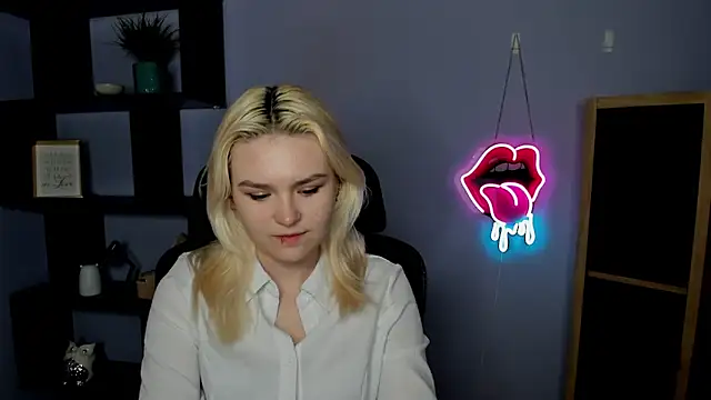 Snapshot of SweetLilyxo chatting on March 2, 2026, 7:26 am SweetLilyxo online show from March 2, 2026, 7:26 am