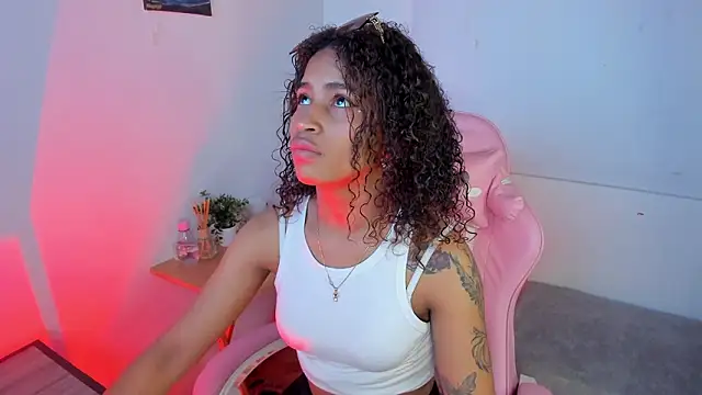 Snapshot of MoonRose__ chatting on March 2, 2026, 8:26 pm MoonRose online show from March 2, 2026, 8:26 pm