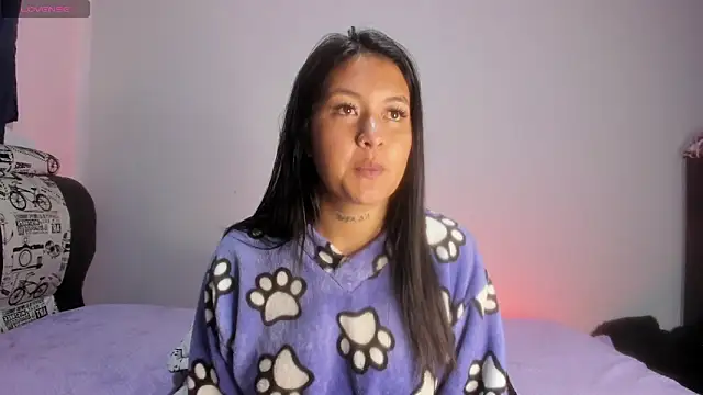 Snapshot of Sharlottee__ chatting on February 9, 2026, 9:35 am Sharlottee online show from February 9, 2026, 9:35 am