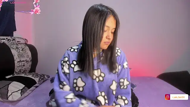 Snapshot of Sharlottee__ chatting on February 21, 2026, 10:16 am Sharlottee online show from February 21, 2026, 10:16 am