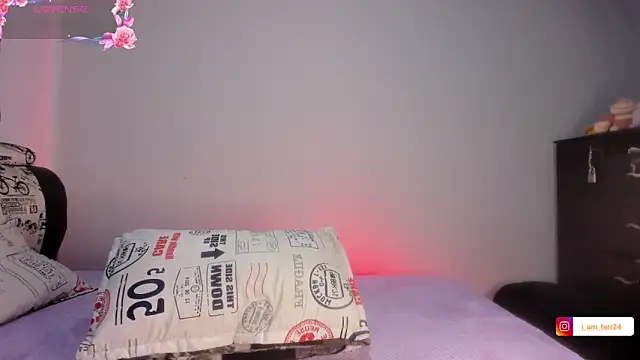 Snapshot of Sharlottee__ chatting on February 25, 2026, 10:47 am Sharlottee online show from February 25, 2026, 10:47 am