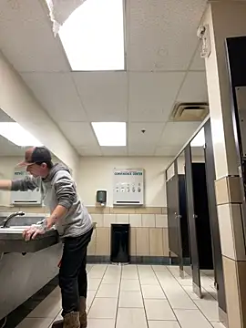 Snapshot of Horus1922 chatting on February 24, 2026, 5:55 pm Horus1922 online show from February 24, 2026, 5:55 pm