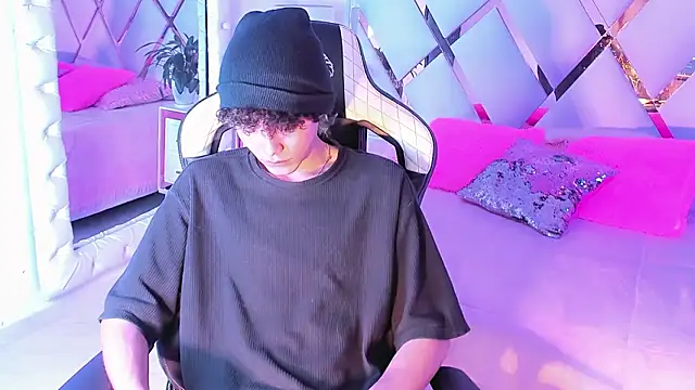 Snapshot of thanier_18 chatting on February 27, 2026, 7:36 pm thanier 18 online show from February 27, 2026, 7:36 pm