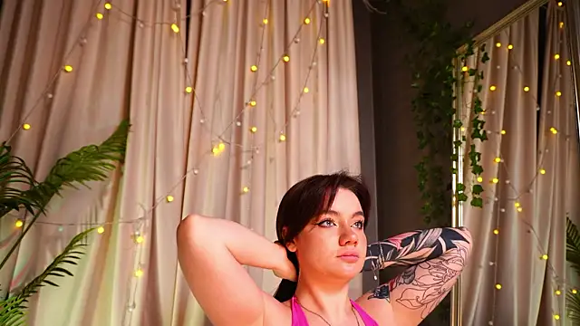 Snapshot of SinfulMoves chatting on February 9, 2026, 2:10 pm SinfulMoves online show from February 9, 2026, 2:10 pm