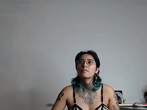 Snapshot of Ivyravens chatting on February 13, 2026, 11:01 pm Ivyravens online show from February 13, 2026, 11:01 pm