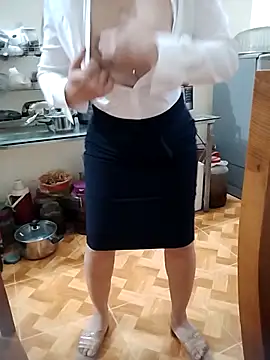 Snapshot of LiilyZi chatting on February 27, 2026, 11:27 pm LiilyZi online show from February 27, 2026, 11:27 pm