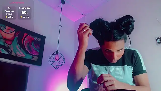 Snapshot of Zonce_shimer chatting on February 20, 2026, 3:47 am Zonce shimer online show from February 20, 2026, 3:47 am