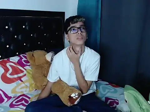 gabriel x18 online show from February 8, 2026, 10:02 pm