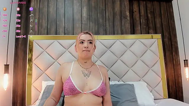 Snapshot of samanthaa_rosee__ chatting on February 14, 2026, 4:09 am samanthaa rosee online show from February 14, 2026, 4:09 am