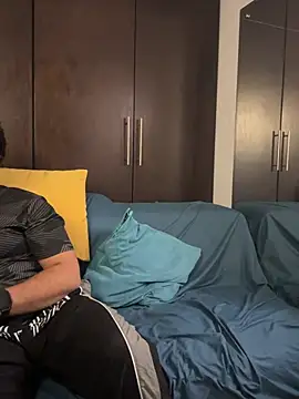 Snapshot of EmilyAndAndrew chatting on February 20, 2026, 3:58 am EmilyAndAndrew online show from February 20, 2026, 3:58 am