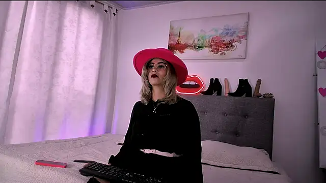 Snapshot of Sharlott_3 chatting on February 12, 2026, 12:55 pm Sharlott 3 online show from February 12, 2026, 12:55 pm