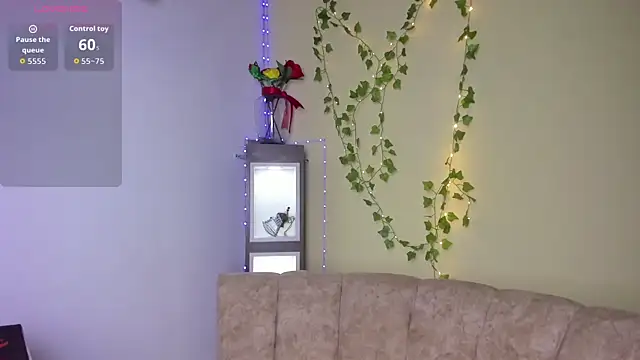 Snapshot of Milf_Luna_ chatting on February 13, 2026, 1:12 am Milf Luna online show from February 13, 2026, 1:12 am