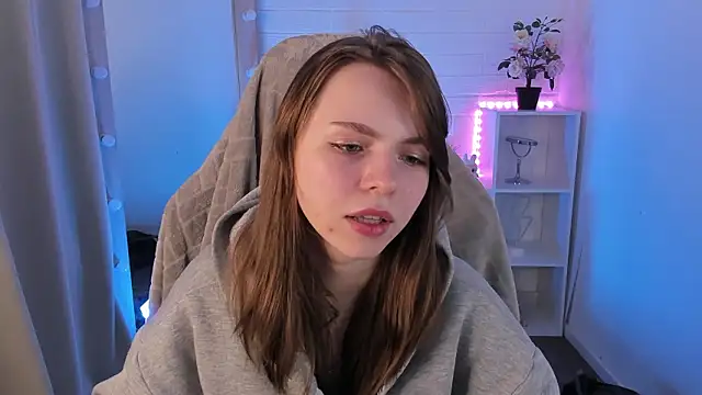 Snapshot of LesleySky chatting on February 27, 2026, 8:20 pm LesleySky online show from February 27, 2026, 8:20 pm