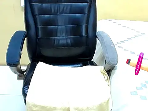 Snapshot of BubblyIvyxxx chatting on February 20, 2026, 6:37 am BubblyIvyxxx online show from February 20, 2026, 6:37 am